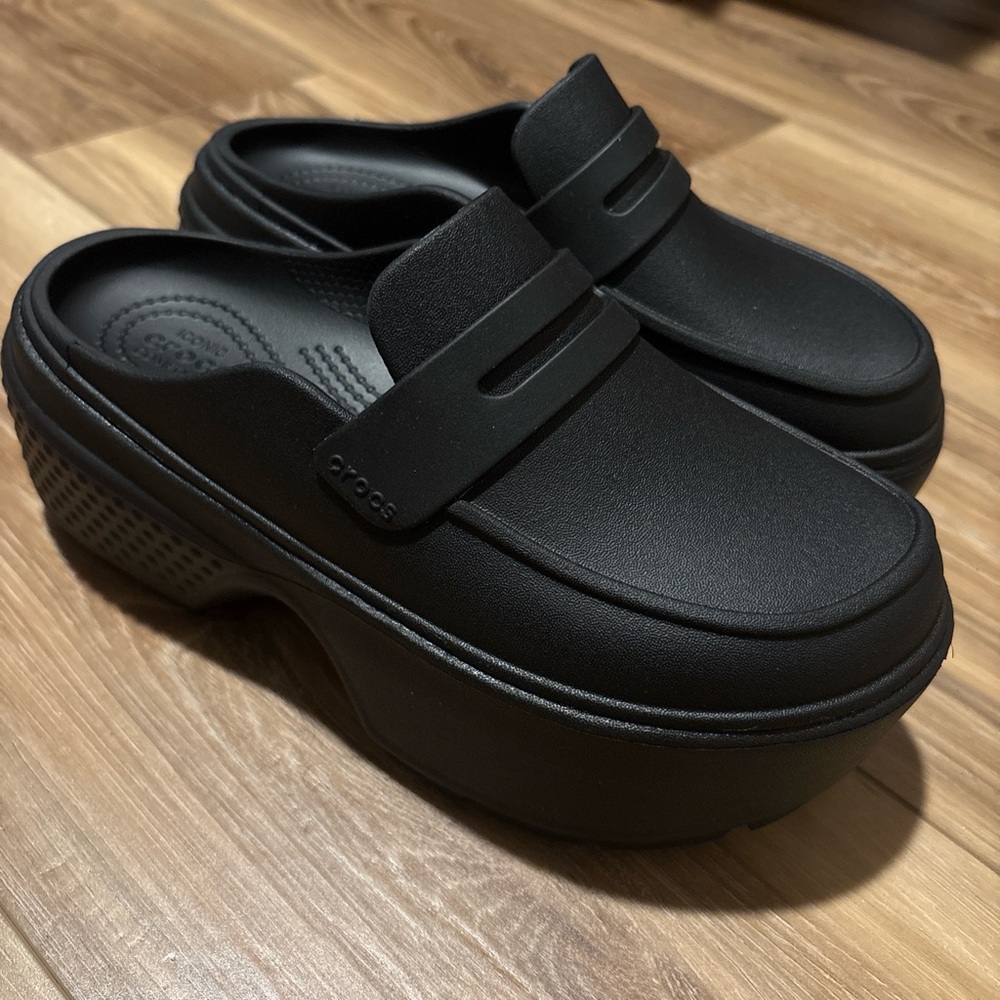 CROCS Black Platform Stomp Loafer - Picture 3 of 3